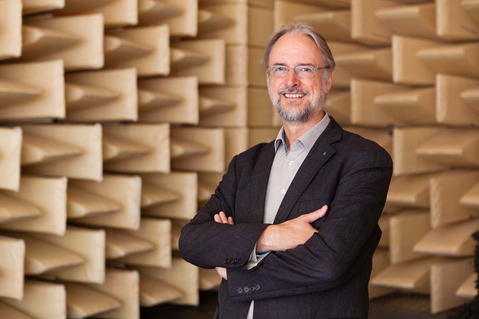 Prof. Karlheinz Brandenburg (Leiter des Fachgebietes Elektronische Medientechnik) hat mit seinem Forschungsteam Ende der 90er Jahre das MP3-Format entwickelt und damit die Musikindustrie revolutioniert. Er wurde 2014 in die Internet Hall of Fame aufgenommen., Bild: Fraunhofer IDMT